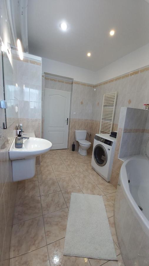 Villa Haskova With 3 Bedrooms Banska Bystrica Luaran gambar